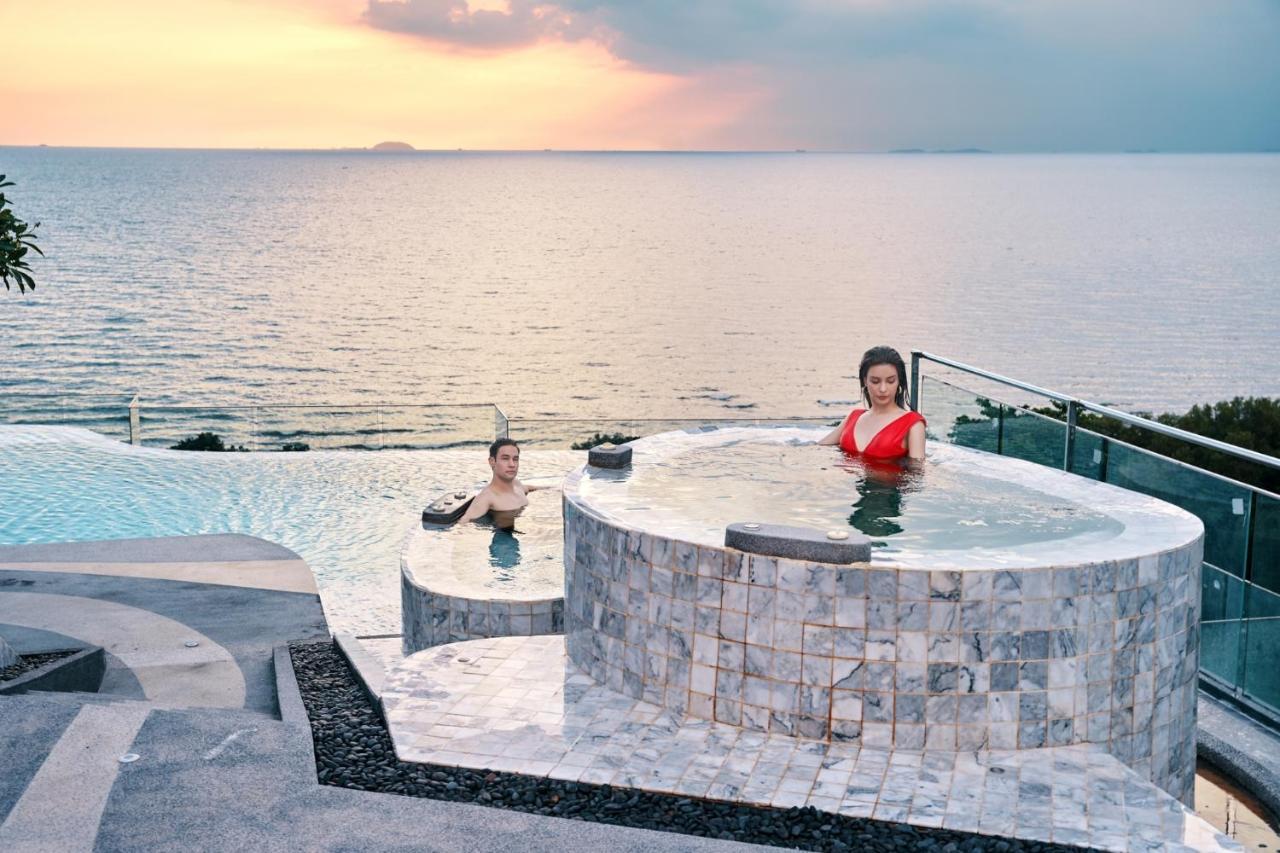 Bayphere Hotel Pattaya Jc Na Chom Thian Dış mekan fotoğraf A hot tub at a resort