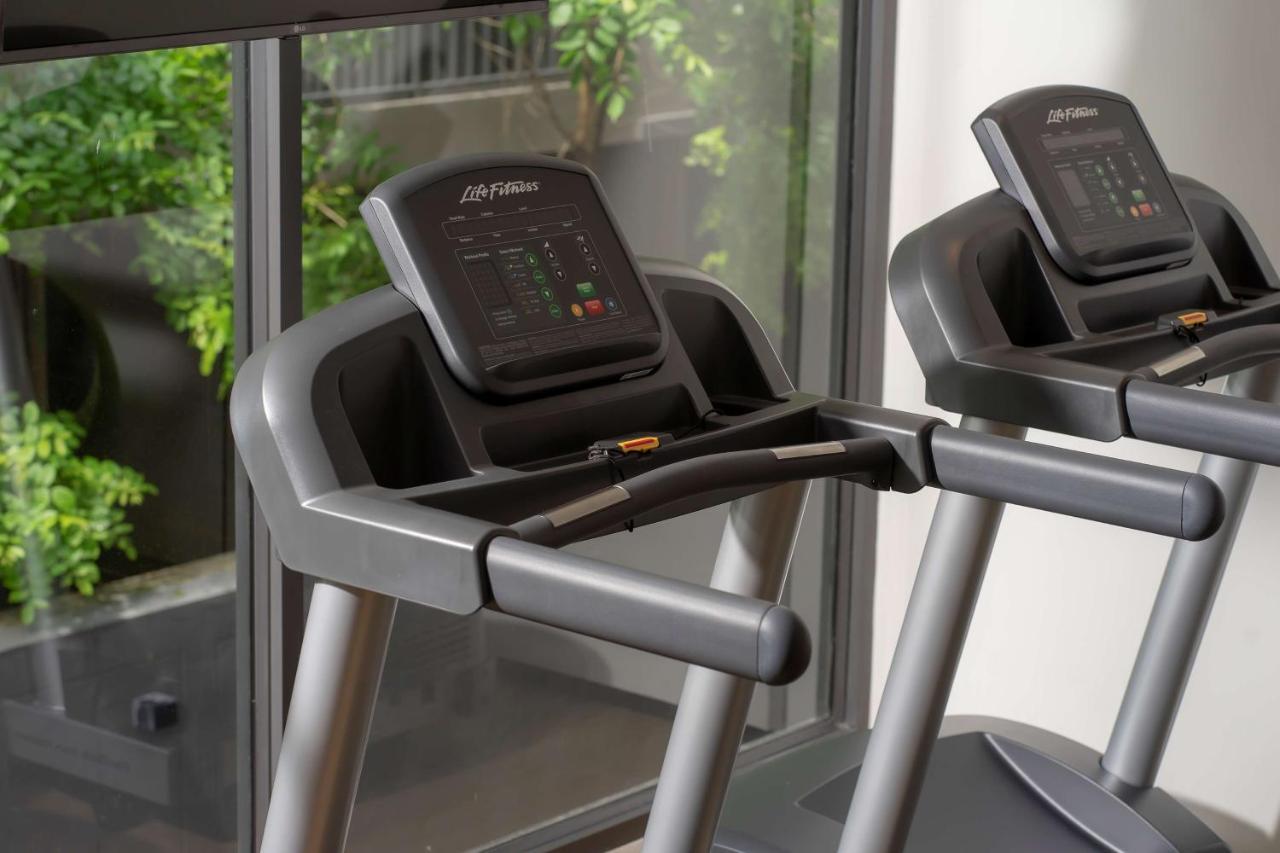 Bayphere Hotel Pattaya Jc Na Chom Thian Dış mekan fotoğraf Life Fitness 95C treadmill