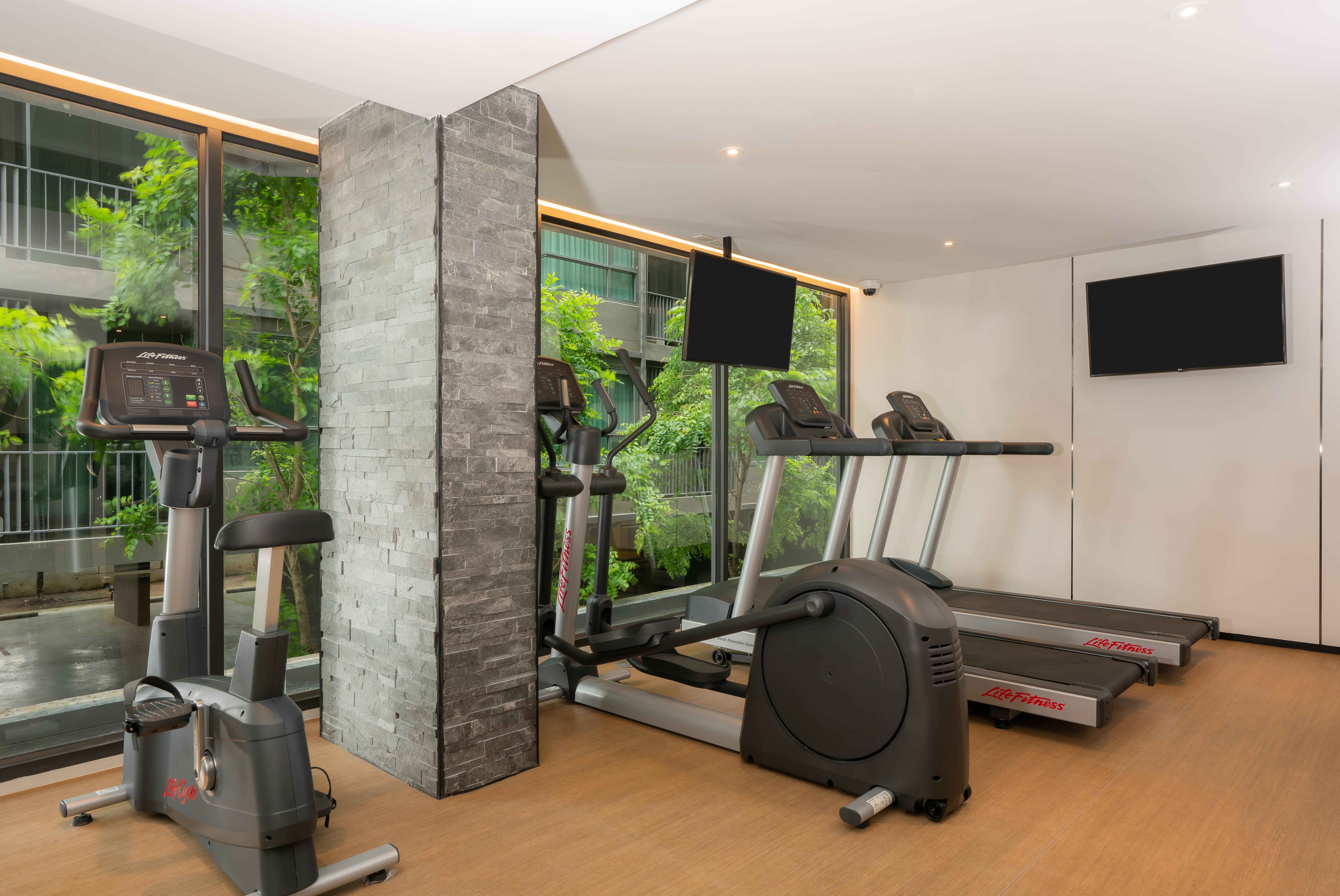 Bayphere Hotel Pattaya Jc Na Chom Thian Dış mekan fotoğraf The gym at the hotel
