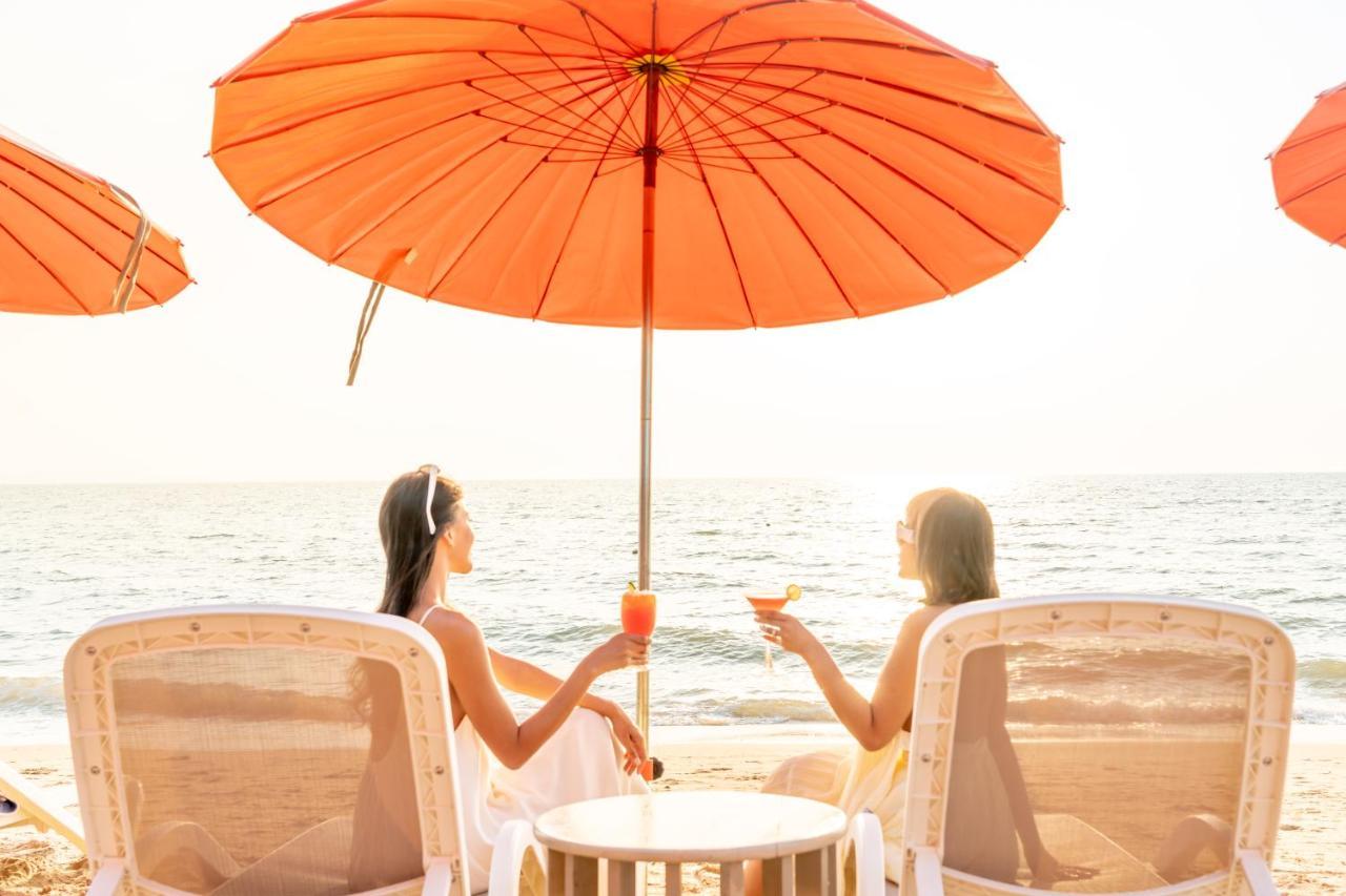Bayphere Hotel Pattaya Jc Na Chom Thian Dış mekan fotoğraf A beach umbrella