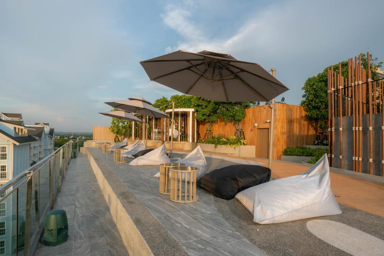 Bayphere Hotel Pattaya Jc Na Chom Thian Dış mekan fotoğraf Rooftop bar